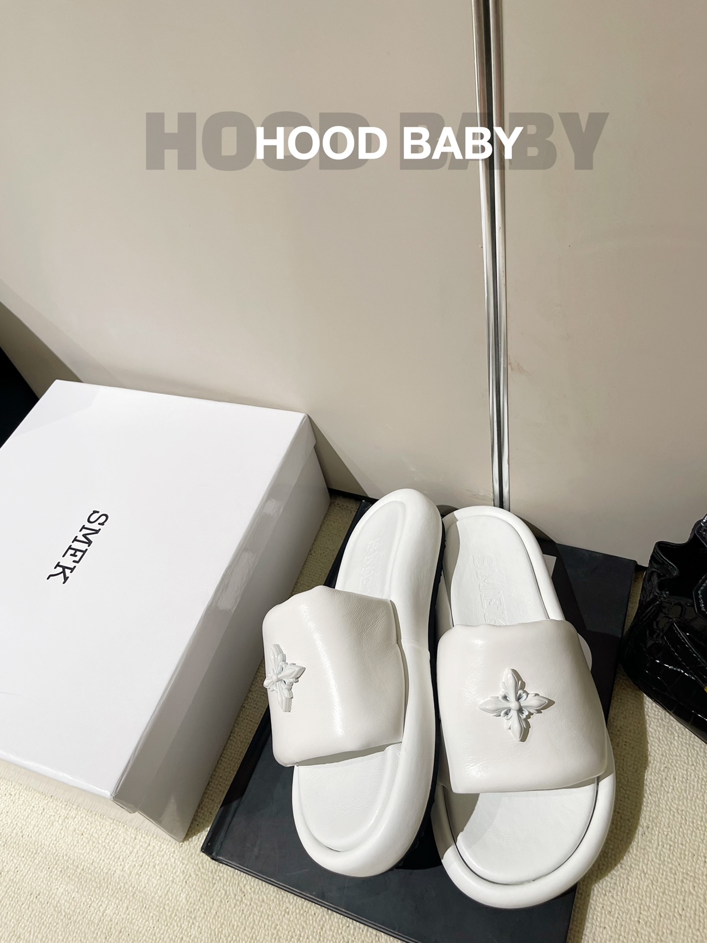 𝐒𝐌𝐅𝐊 ｜𝟐𝟎𝟐𝟐/𝐒𝐒𝐒 𝐧𝐞𝐰 SMFK new cross series thick-soled bread slippers