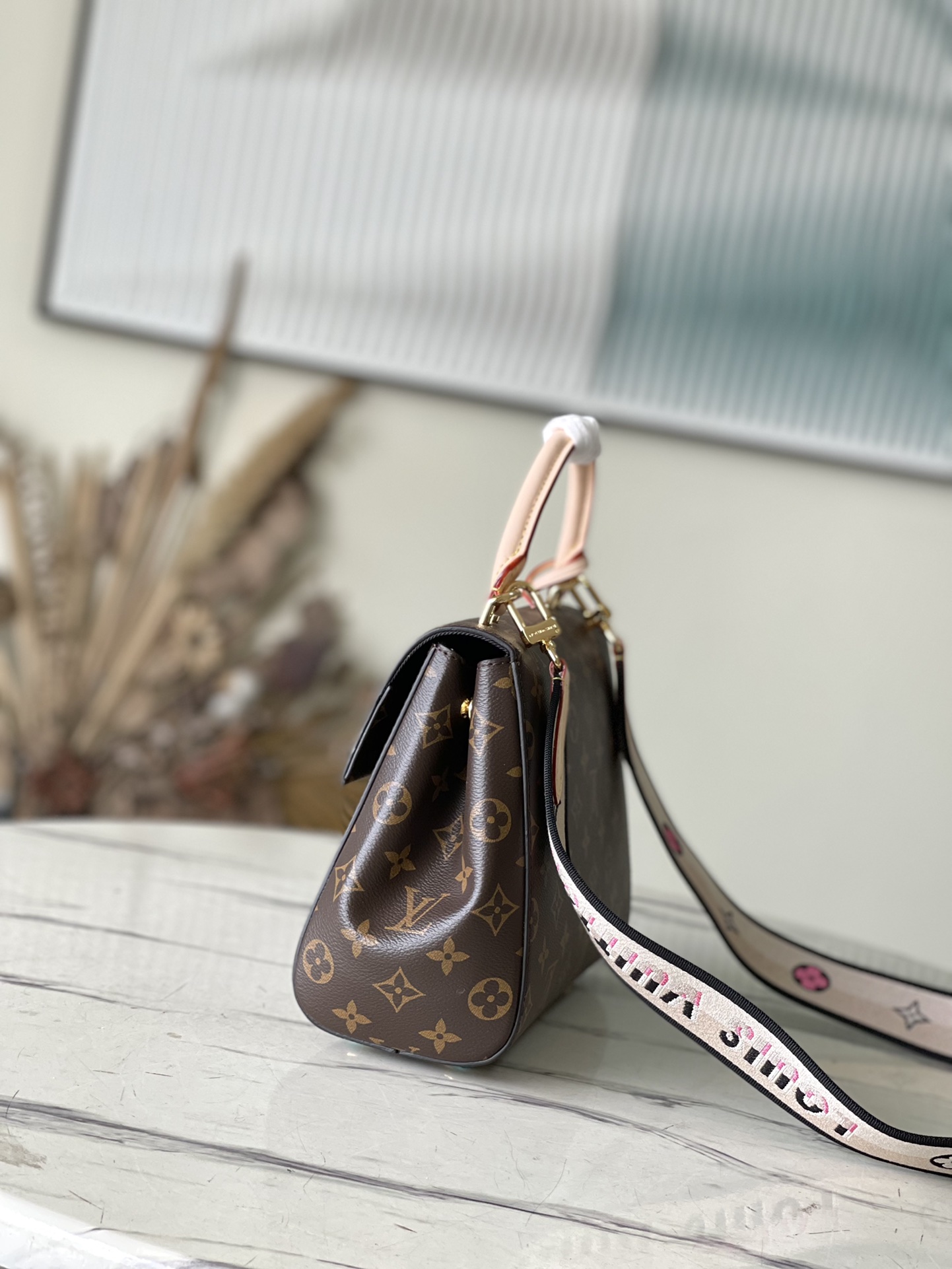 𝐋𝐎𝐔𝐈𝐒 𝐕𝐔𝐈𝐓𝐓𝐎𝐍    M46372