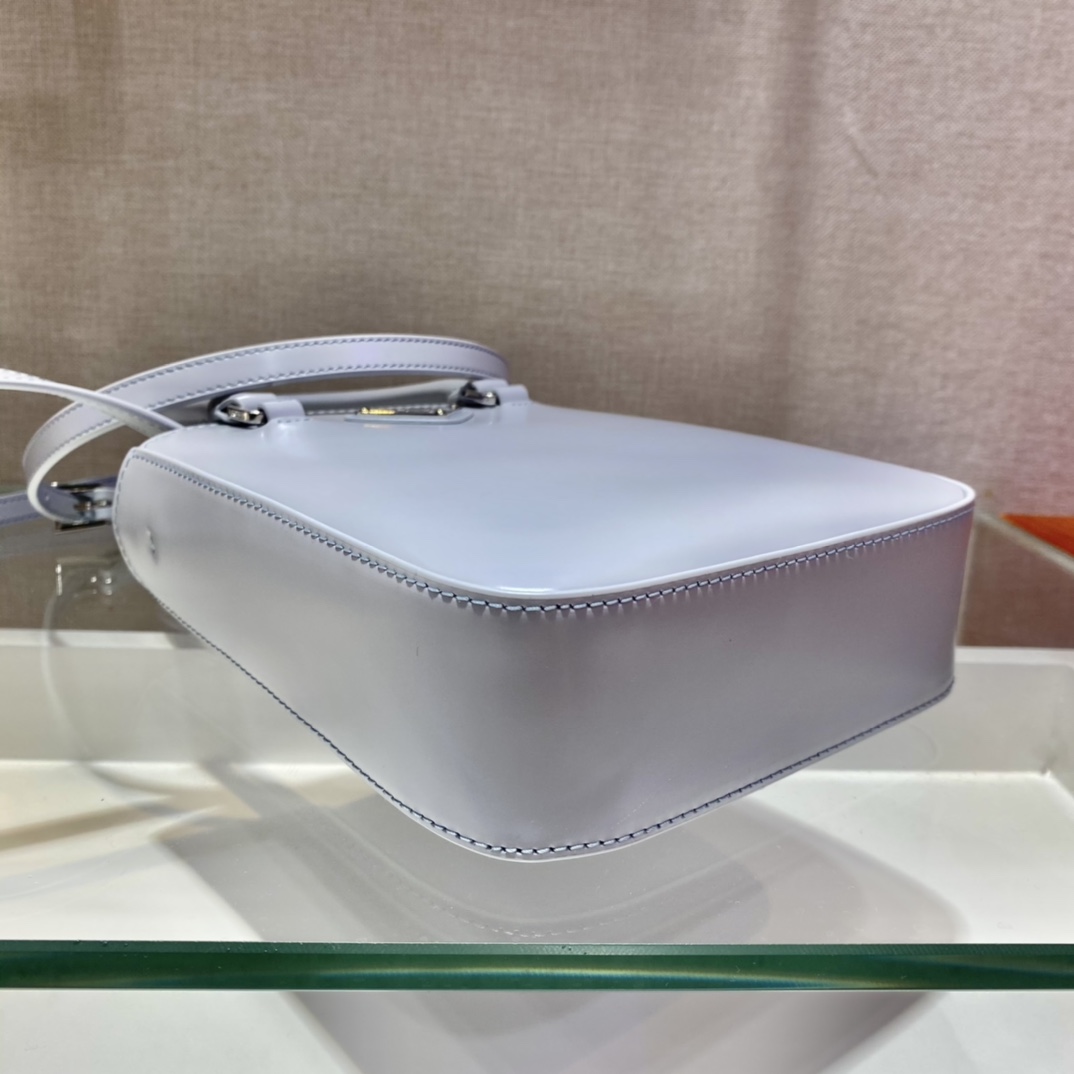 𝐏𝐑𝐀𝐃𝐀 Small Towing Bag 1BA331