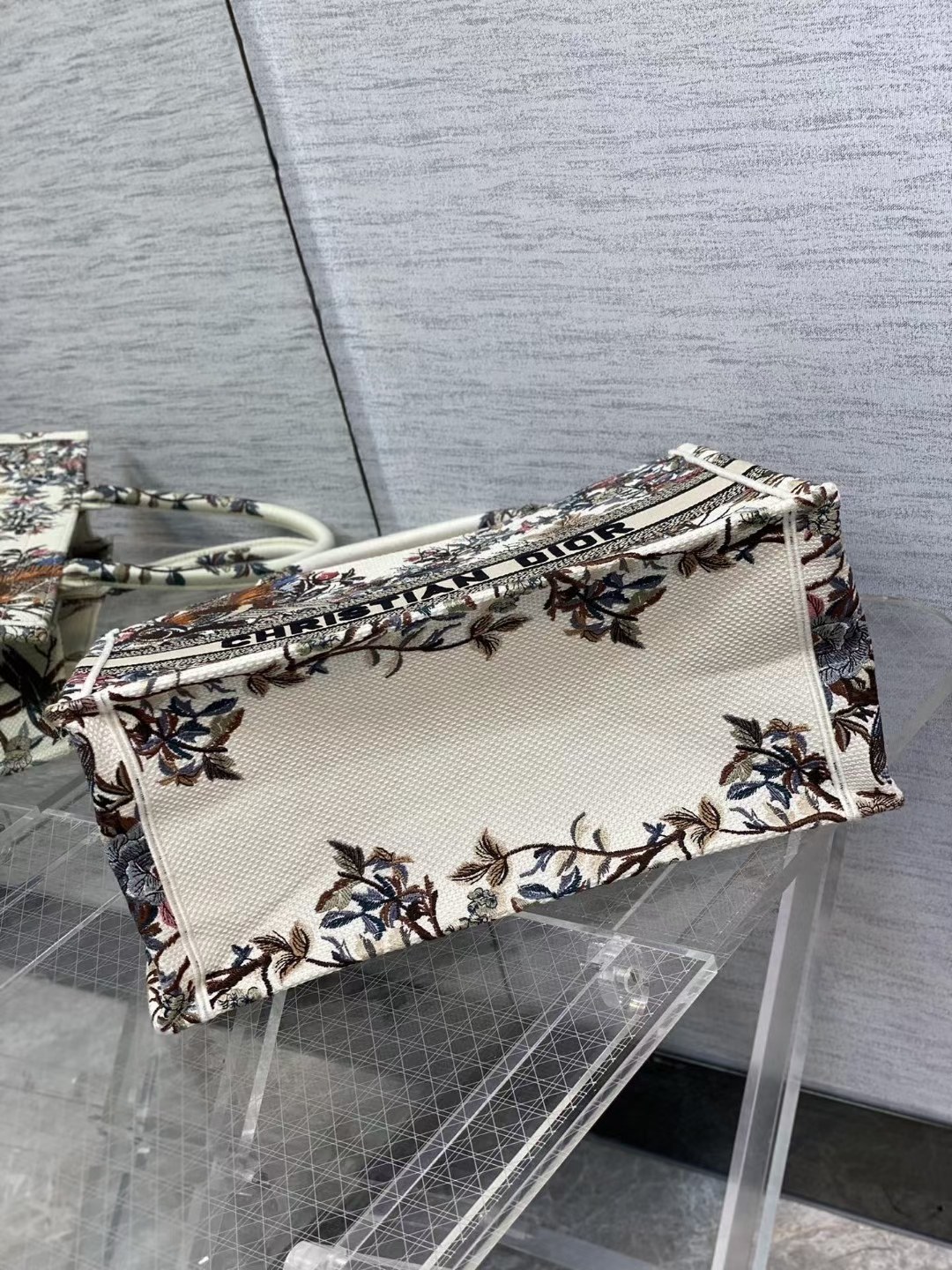 DIOR TOTE Magpie White Limited Edition Collection