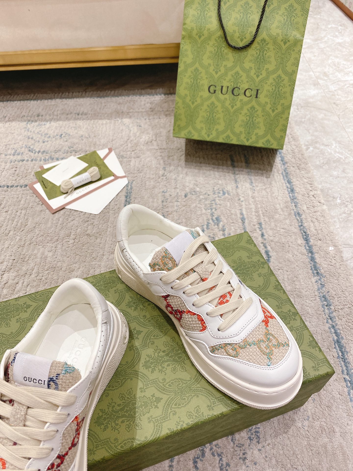 Gucci 𝟐𝟎𝟐𝟐ss new couple models 💑 full series of thick-soled white shoes