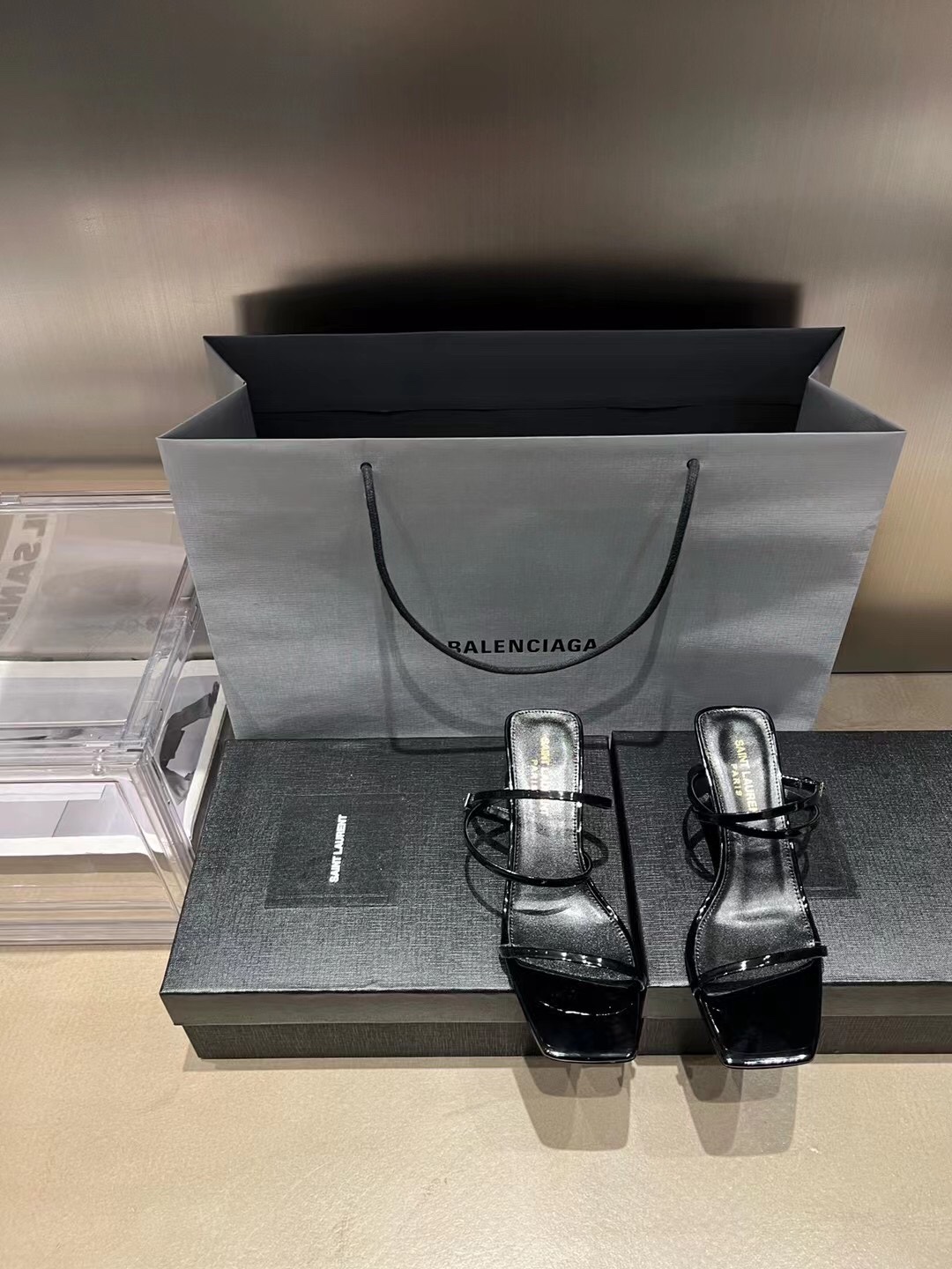 𝙎𝙖𝙞𝙣𝙩 𝙇𝙖𝙪𝙧𝙚𝙣𝙩 | 𝟐𝟎𝟐𝟐/𝐒𝐒 𝐧𝐞𝐰 YSL｜New Roman sandals crystal sheepskin