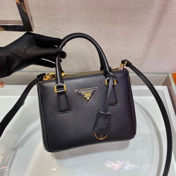 𝐏𝐑𝐀𝐃𝐀 Galleria Handbags 1BA906