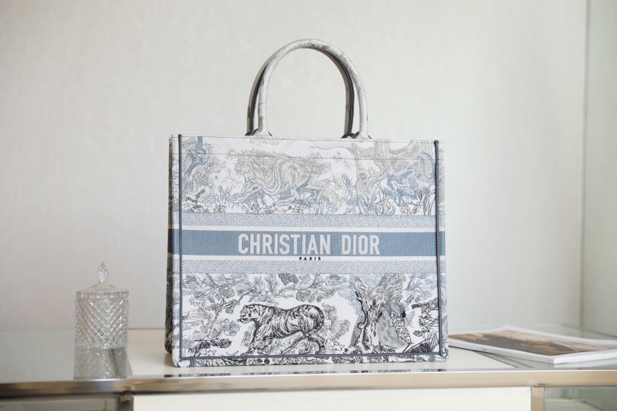 DIOR TOTE Gradient Tiger