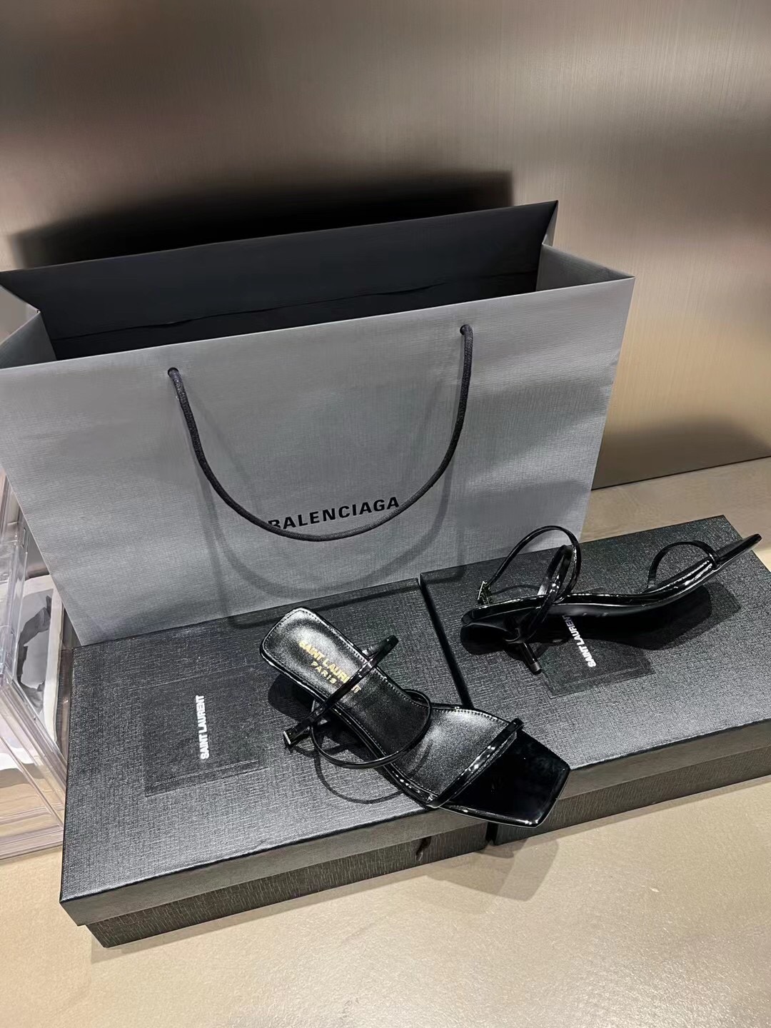 𝙎𝙖𝙞𝙣𝙩 𝙇𝙖𝙪𝙧𝙚𝙣𝙩 | 𝟐𝟎𝟐𝟐/𝐒𝐒 𝐧𝐞𝐰 YSL｜New Roman sandals crystal sheepskin