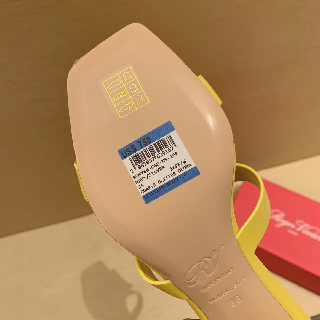 Roger vivier | 𝟐𝟎𝟐𝟏/𝐒𝐒 𝐧𝐞𝐰 2021 Summer Slippers Bikiviv' Metal Buckle PVC Mule Shoes