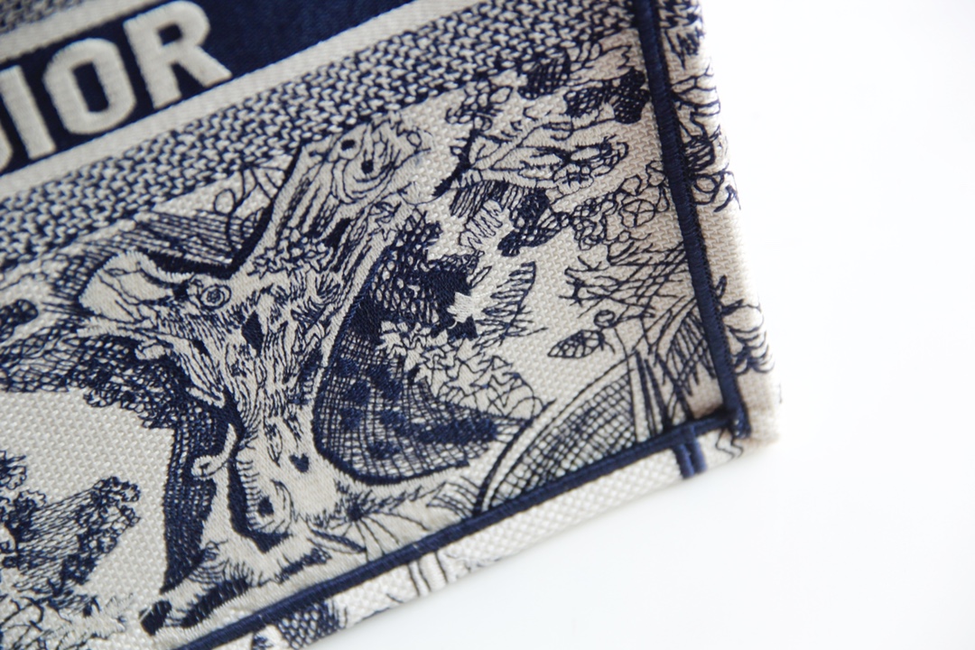 DIOR TOTE Blue Tiger