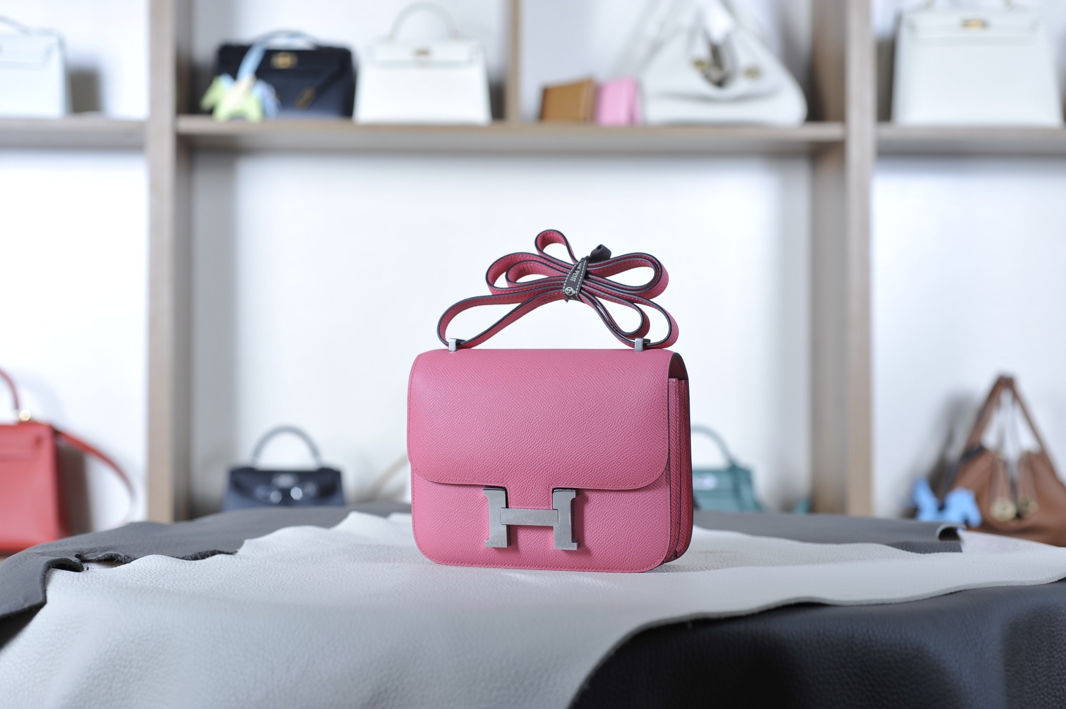 Kangkang 19 lipstick powder silver buckle epsom leather