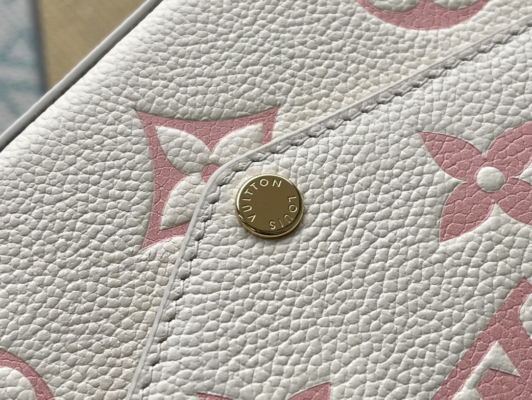 𝐋𝐎𝐔𝐈𝐒 𝐕𝐔𝐈𝐓𝐓𝐎𝐍  M61276