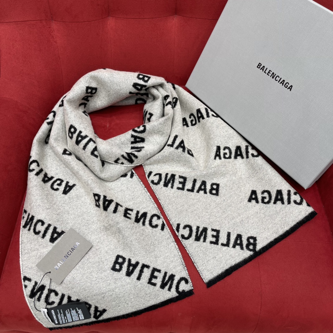 𝐁𝐚𝐥𝐞𝐧𝐜𝐢𝐚𝐠𝐚 Twill Logo Long Scarf 100% Wool