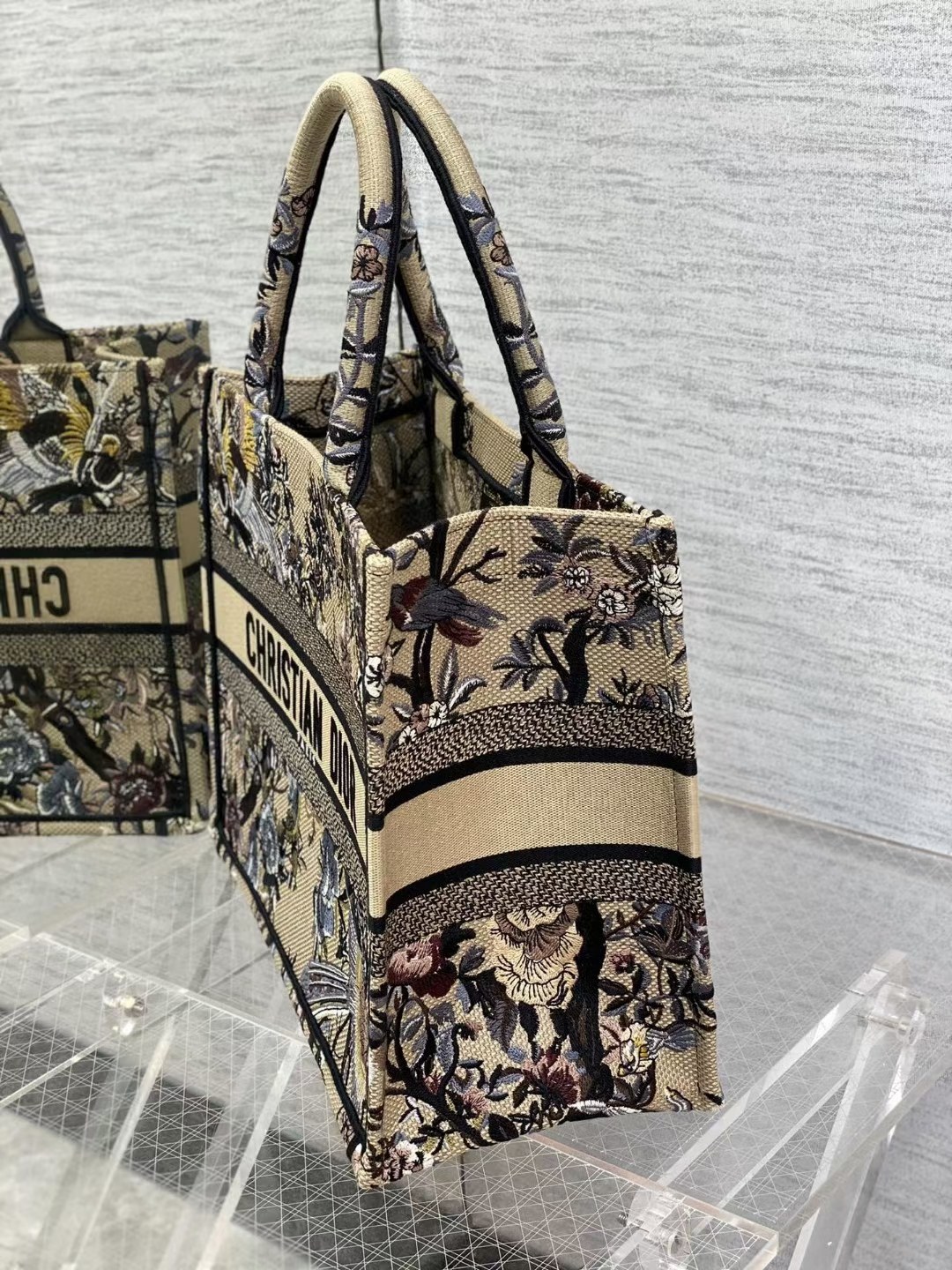 DIOR TOTE Magpie flower embroidery