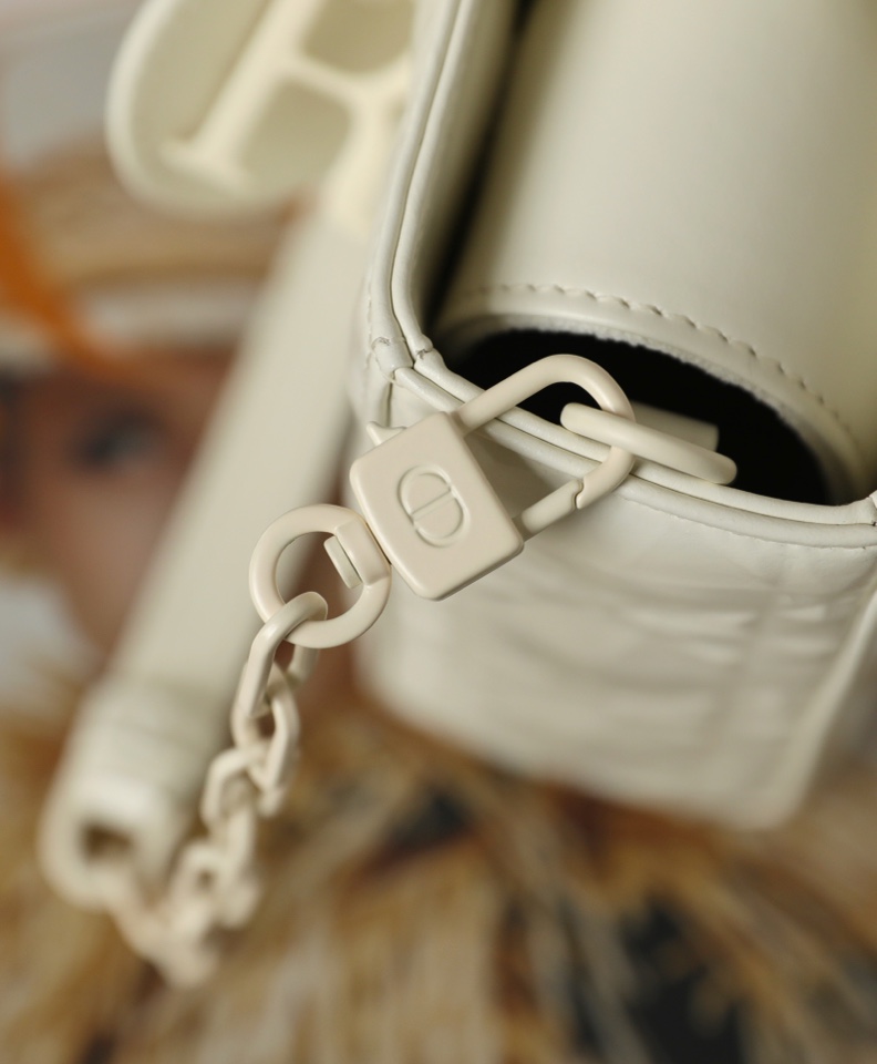 Dior Lady D-Joy is a classic style of the Goliath Bible