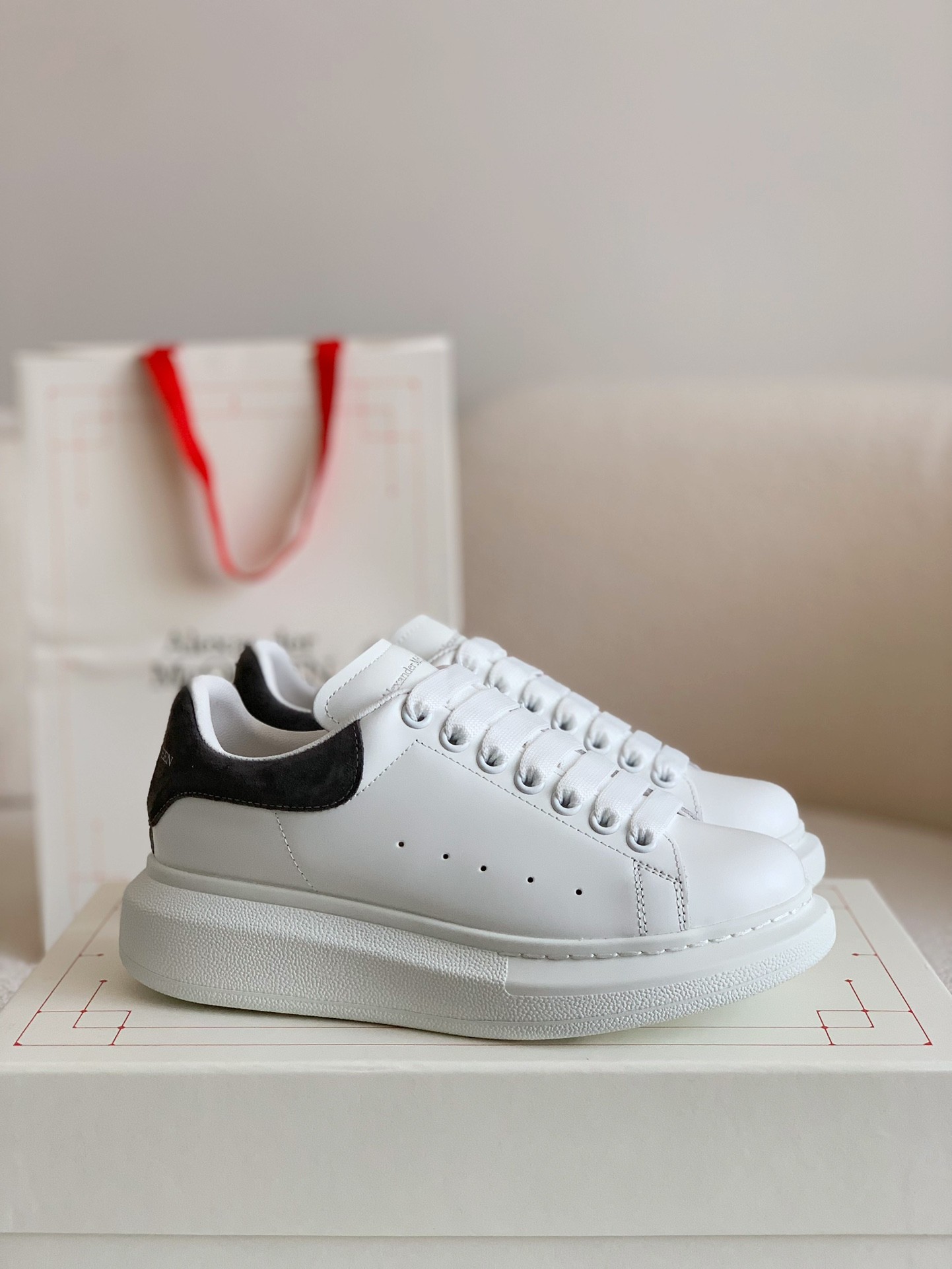 Alexander McQueen MQ Dark grey velvet tail Sneakers