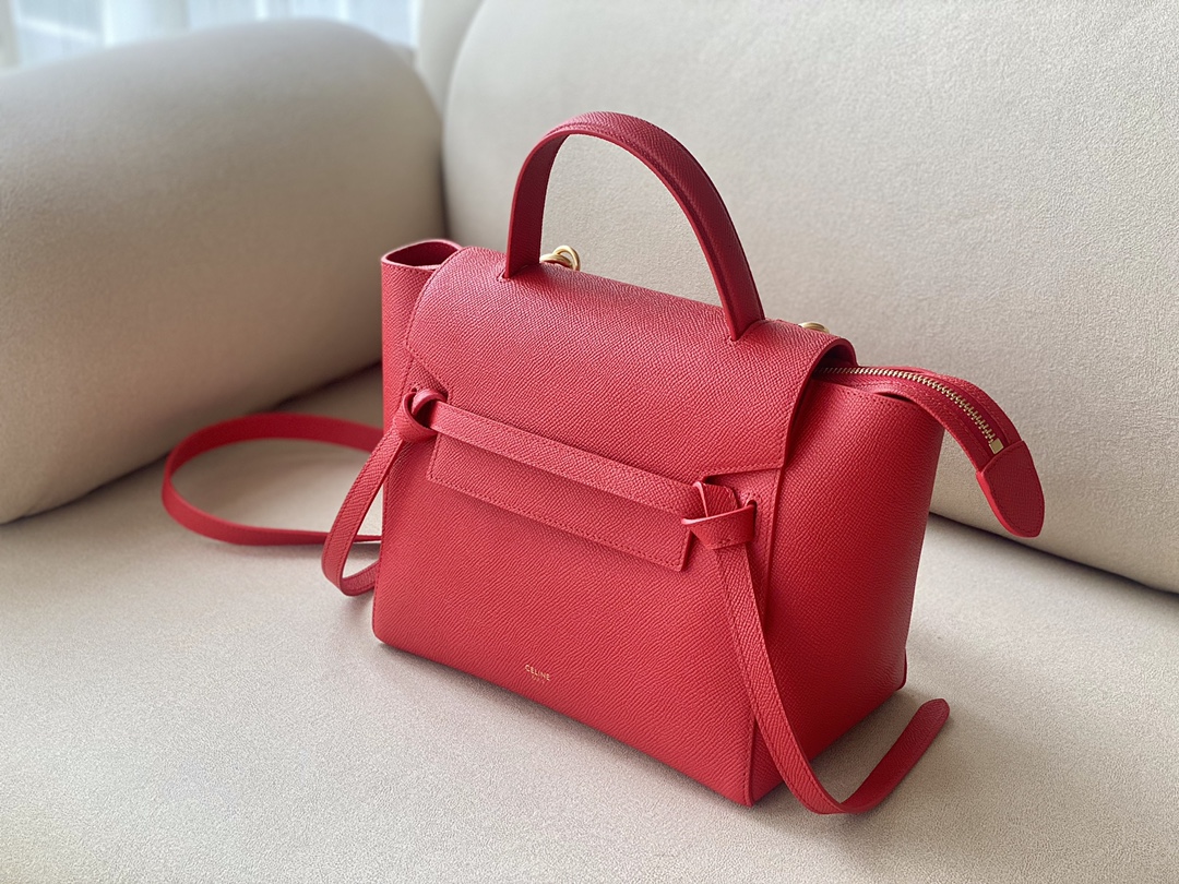 𝐂𝐞𝐥𝐢𝐧𝐞 BELT MICRO BAG in grained calfskin