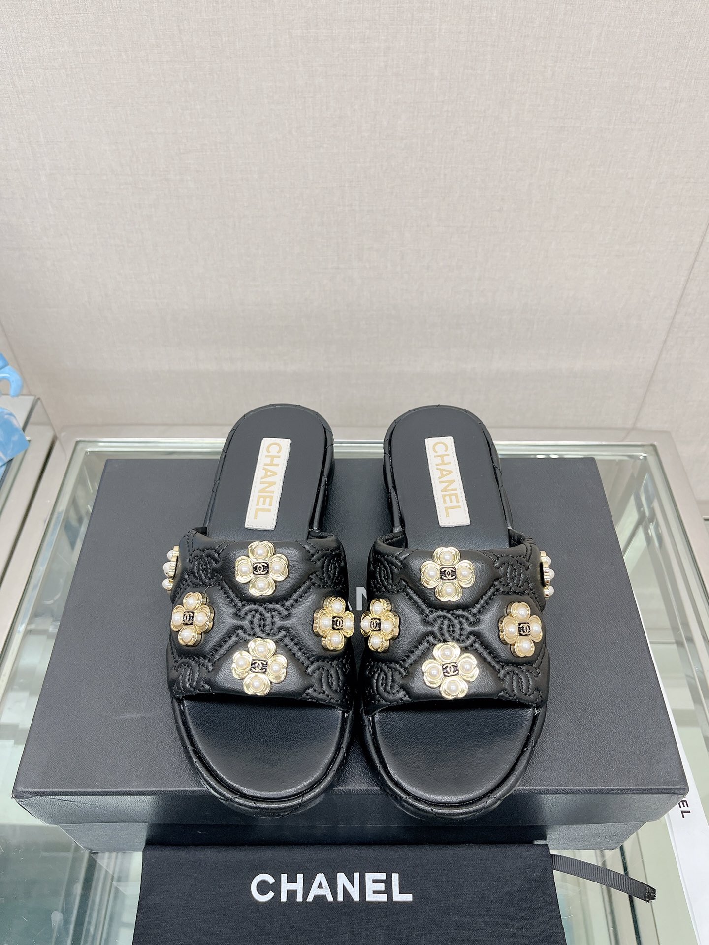 CHANEL water table thick bottom pearl flower slippers original rubber sole