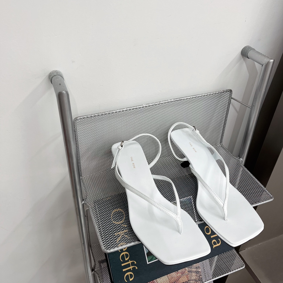 𝐓𝐇𝐄 𝐑𝐎𝐖｜𝟐𝟎𝟐𝟐/𝐒𝐒 𝐧𝐞𝐰 New The row 2022/fw Retro Minimalist Sandals