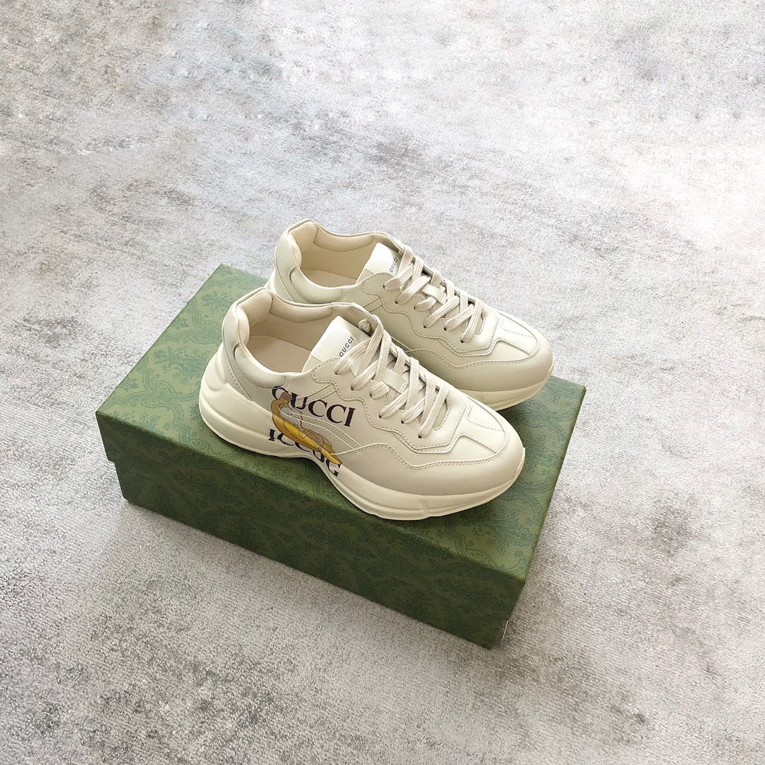 Gucci Pops This collection has a lot of flora and fauna elements Original material