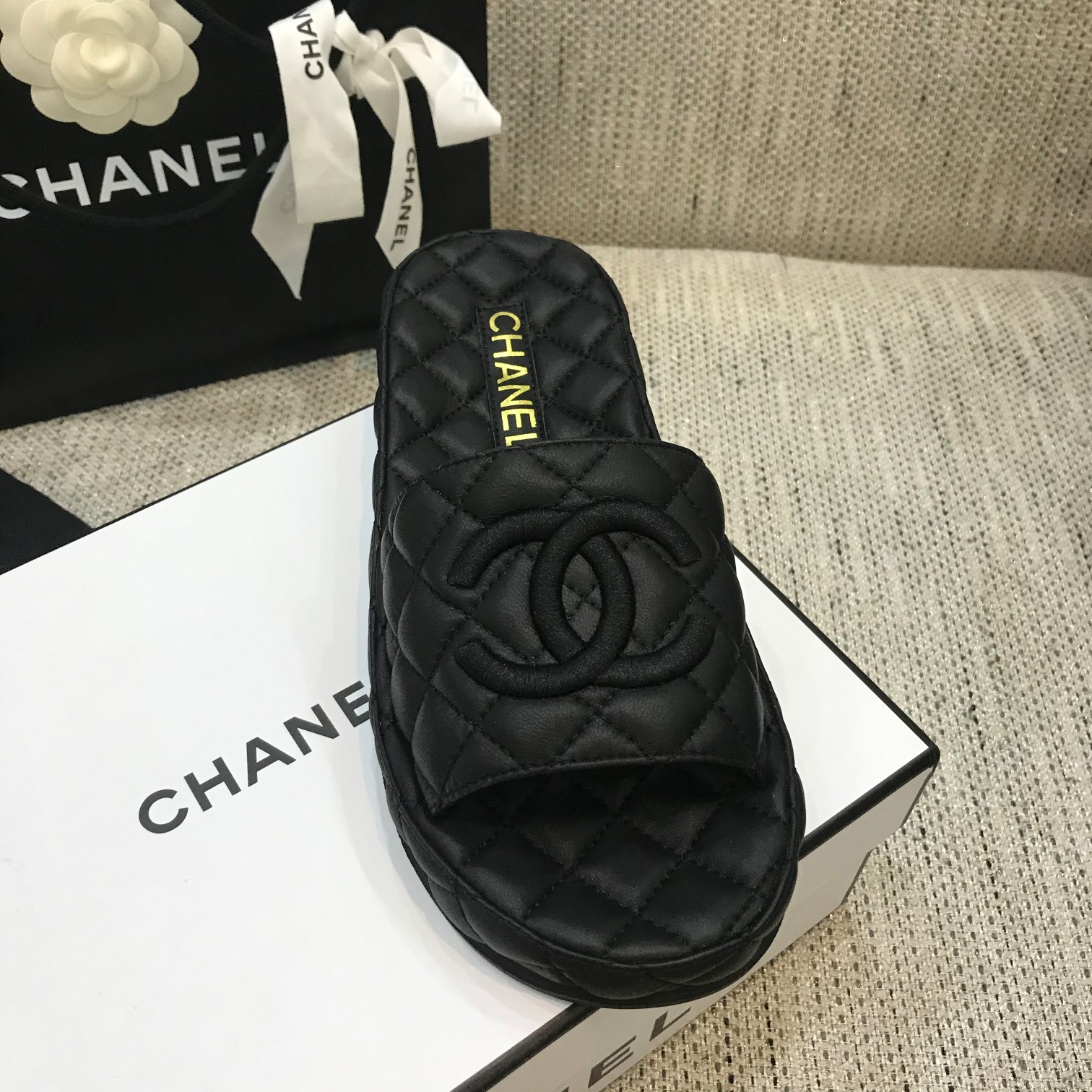 CHANEL 2022 early spring latest honey slippers fashion versatile series imported sheepskin cushioned feet