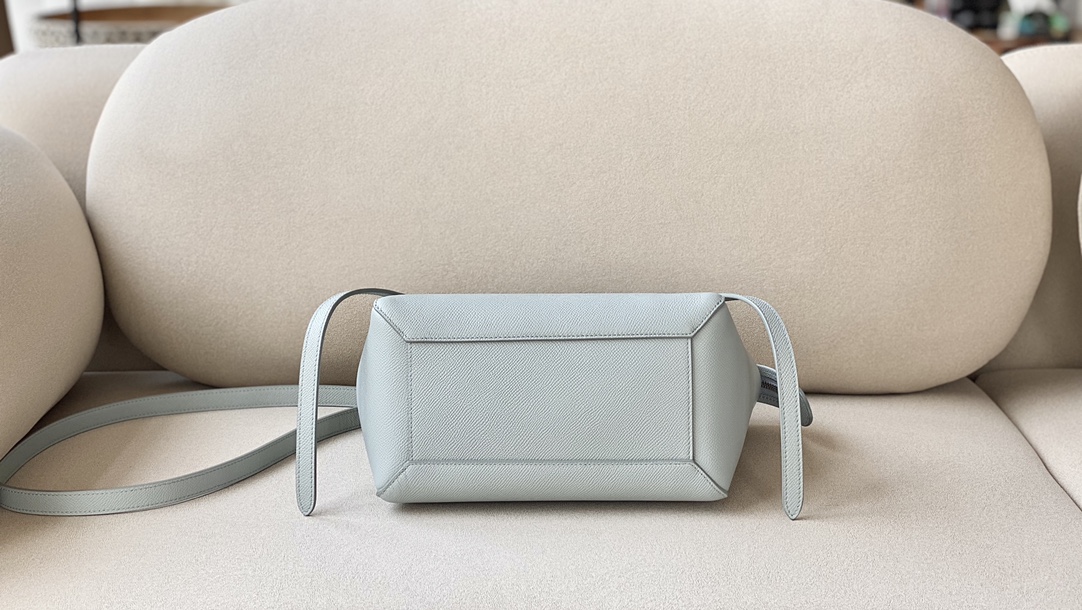 𝐂𝐞𝐥𝐢𝐧𝐞 BELT MICRO BAG in grained calfskin