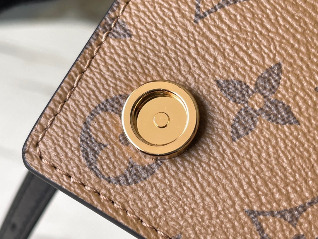 𝐋𝐎𝐔𝐈𝐒 𝐕𝐔𝐈𝐓𝐓𝐎𝐍   M81830