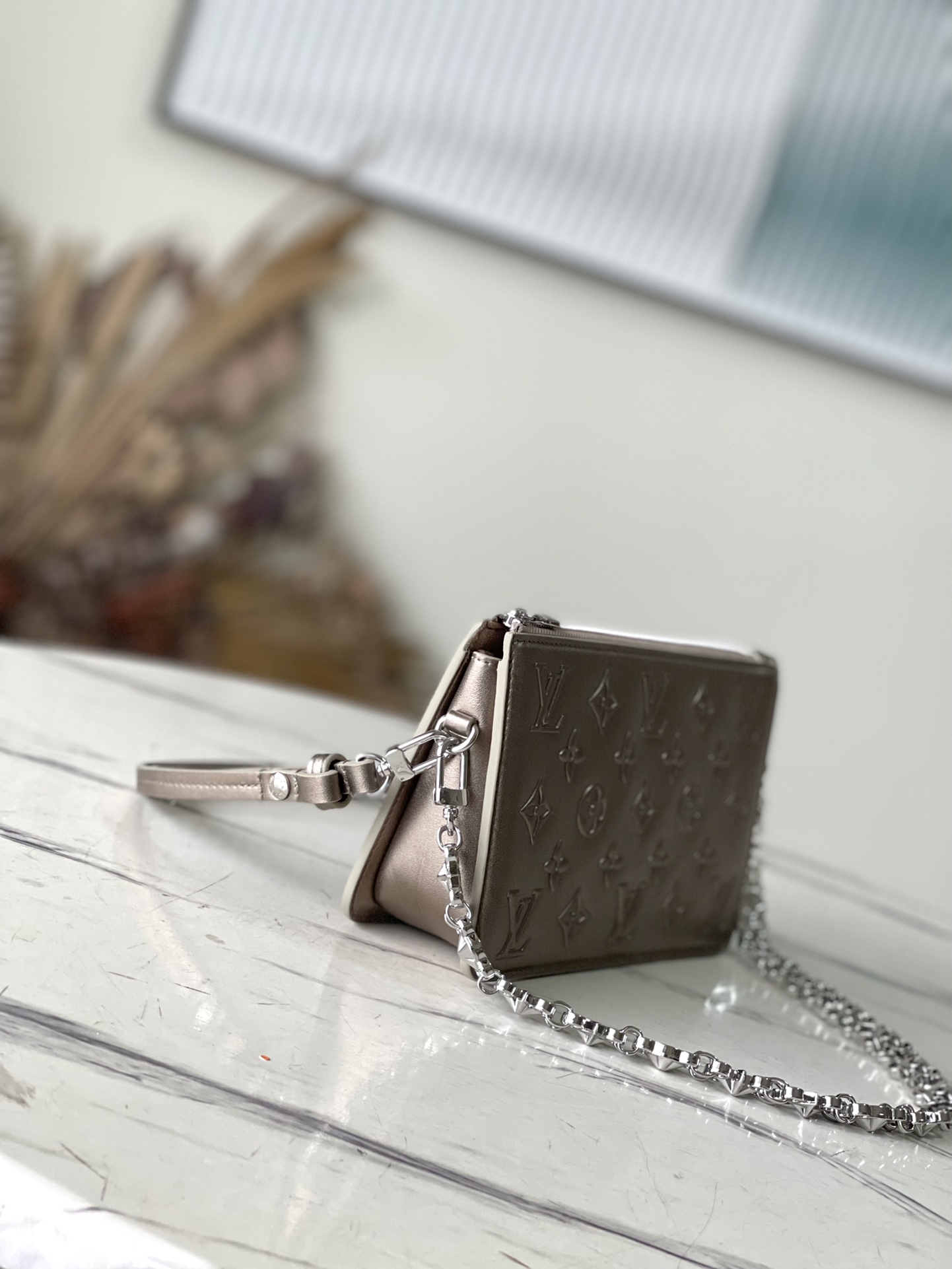 𝐋𝐎𝐔𝐈𝐒 𝐕𝐔𝐈𝐓𝐓𝐎𝐍      M81828