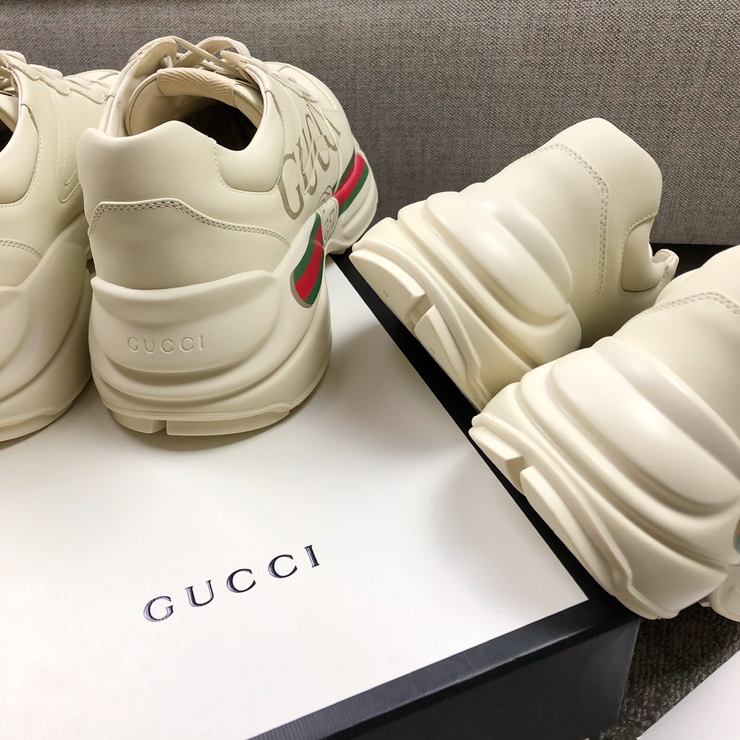 Gucci Pops This collection has a lot of flora and fauna elements Original material