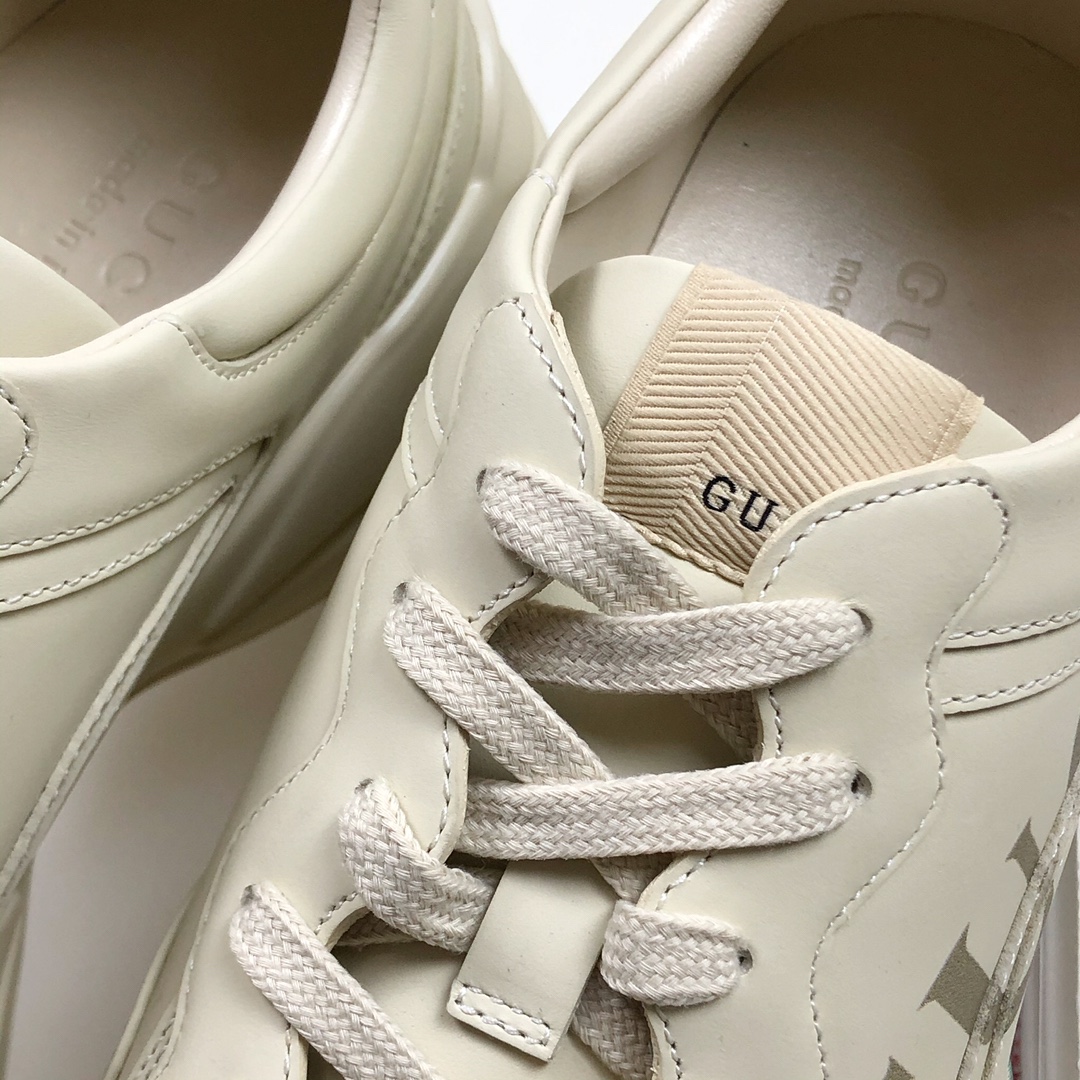 Gucci Pops This collection has a lot of flora and fauna elements Original material