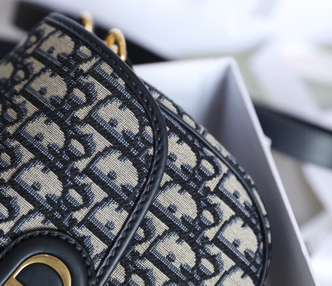 Old flower ❖ Medium 𝘾-𝟎𝟖𝟏 𝙙𝙞𝙤𝙧𝙗𝙤𝙗𝙗𝙗𝙮