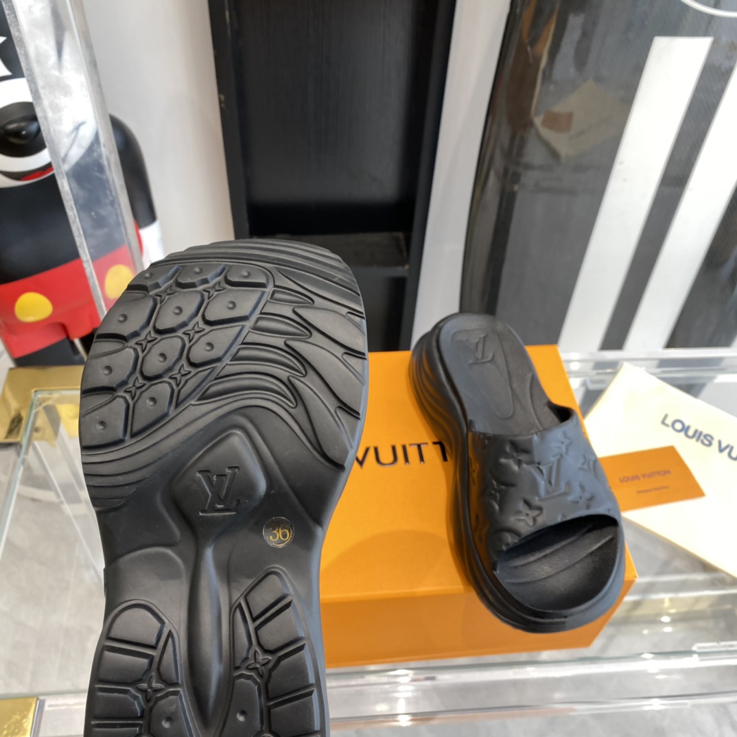 Louis Vuitton platform slippers Pool Pillow Comfort will enter the series