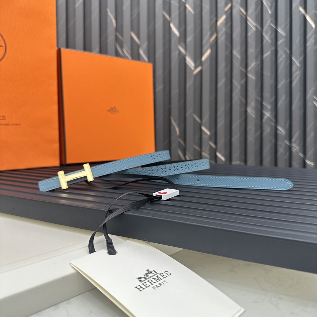 Reversible belt in Hermes Swift and perforated Epsom calfskin