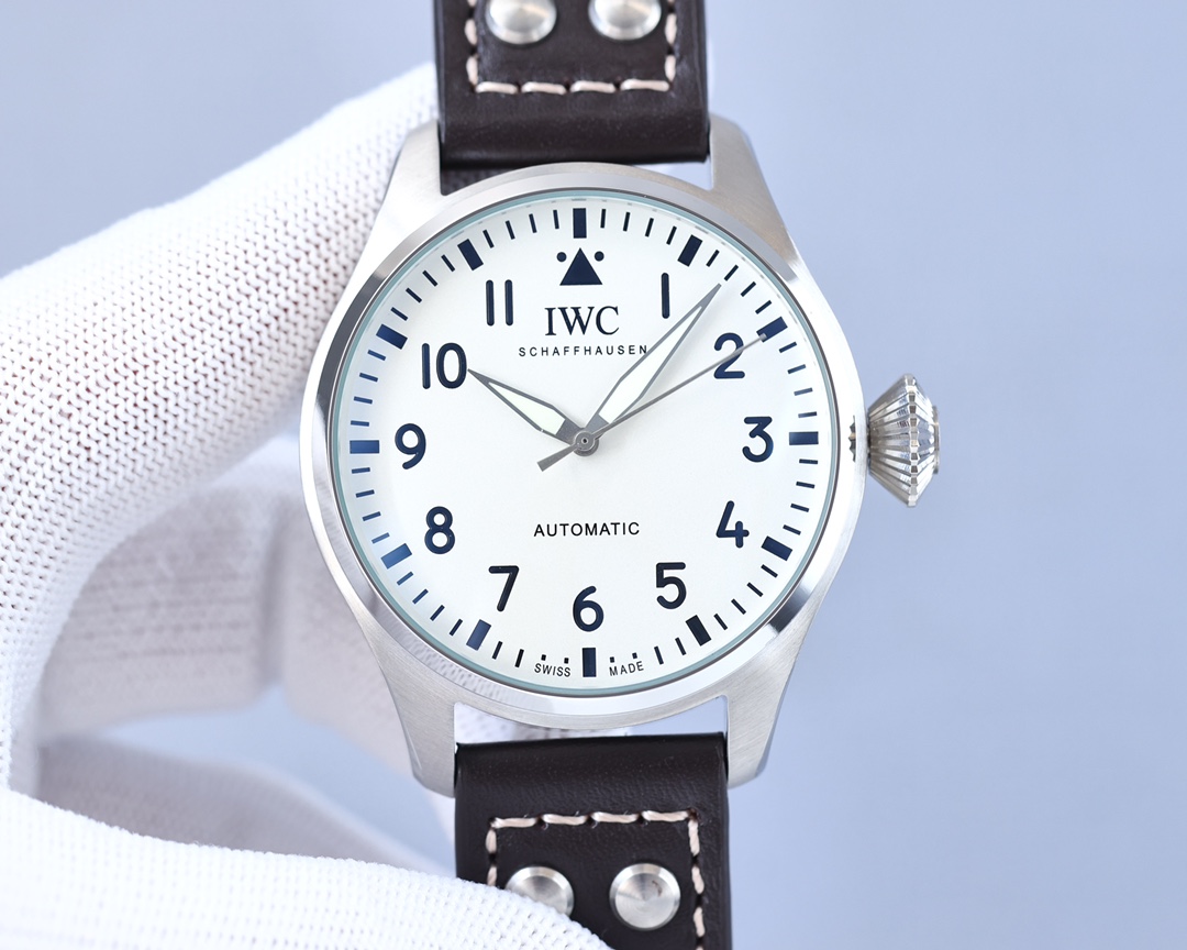 IWC- Presented in a purer design Built-in automatic mechanical movement