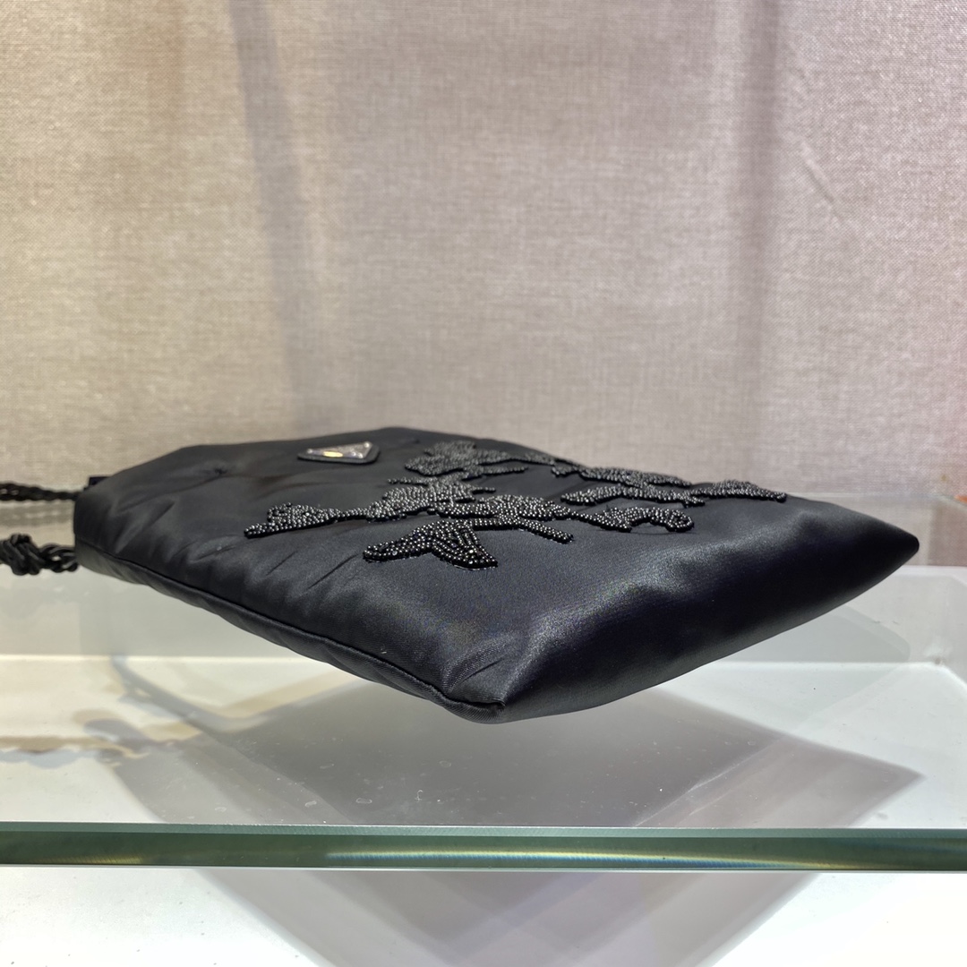 𝐏𝐑𝐀𝐃𝐀 Limited embroidery