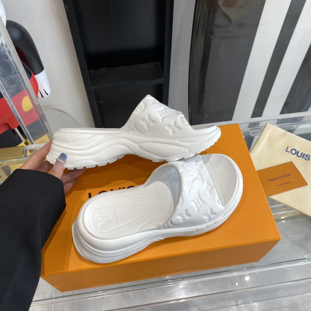 Louis Vuitton platform slippers Pool Pillow Comfort will enter the series