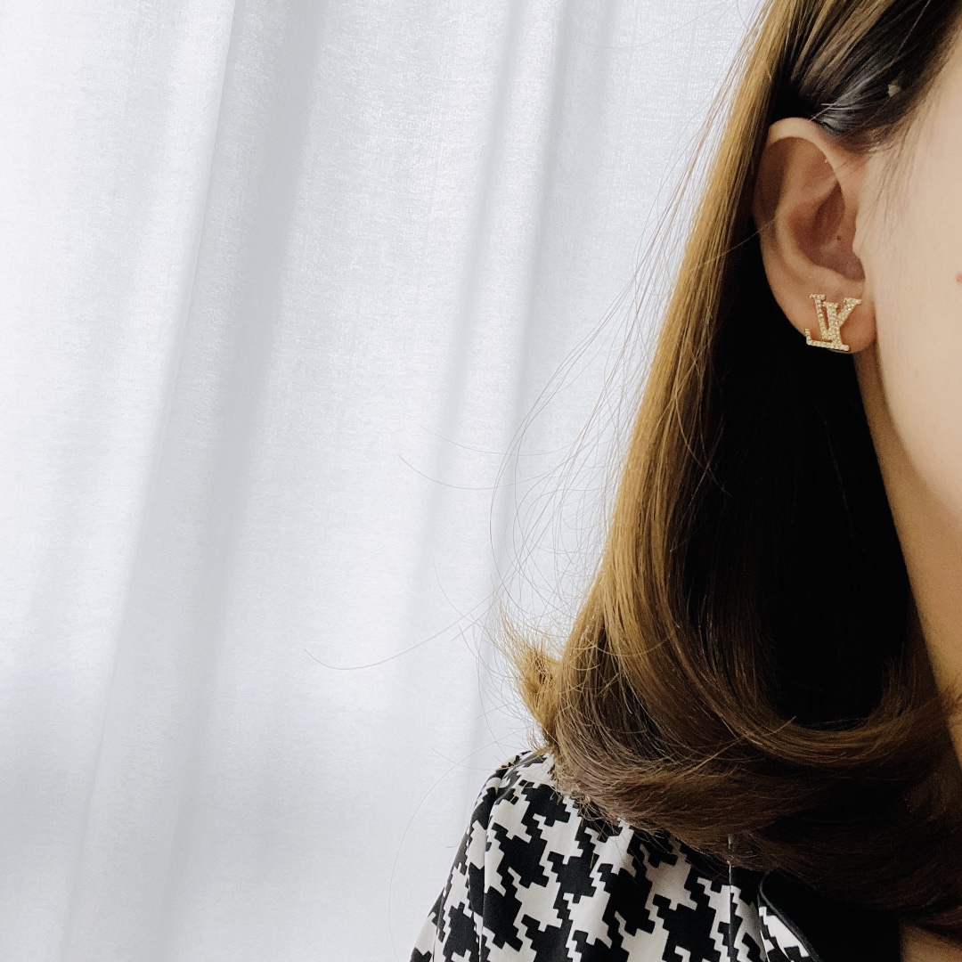 Louis Vuitton Spring/Summer LV monogram earrings in yellow gold and white gold