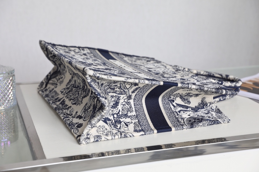 DIOR TOTE Blue Tiger