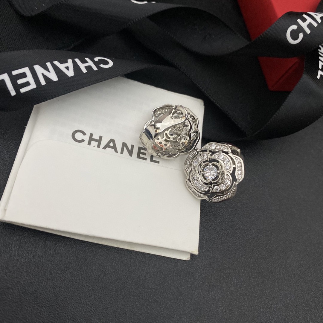 CHANEL🇫🇷Xiaoxiang camellia stud earrings earrings jewelry