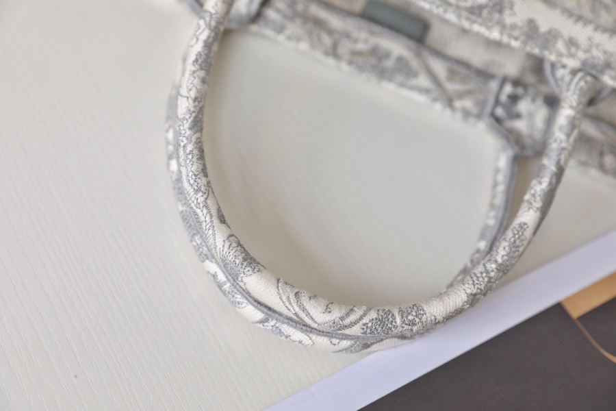 DIOR TOTE Grey Tiger