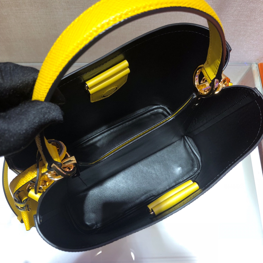 𝐏𝐑𝐀𝐃𝐀 Double handbag 1BA212