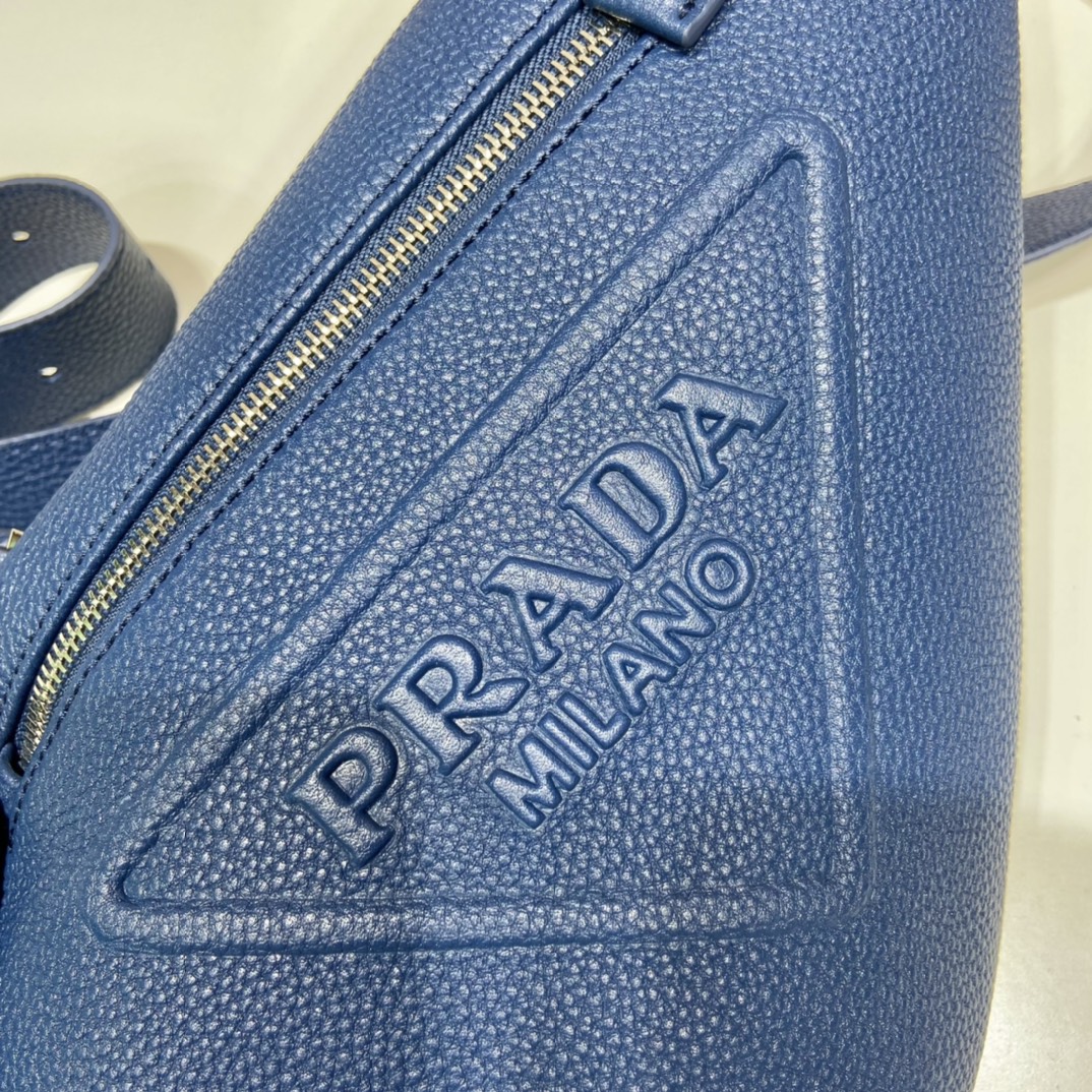 𝐏𝐑𝐀𝐃𝐀  New Chest Bag 2VZ092