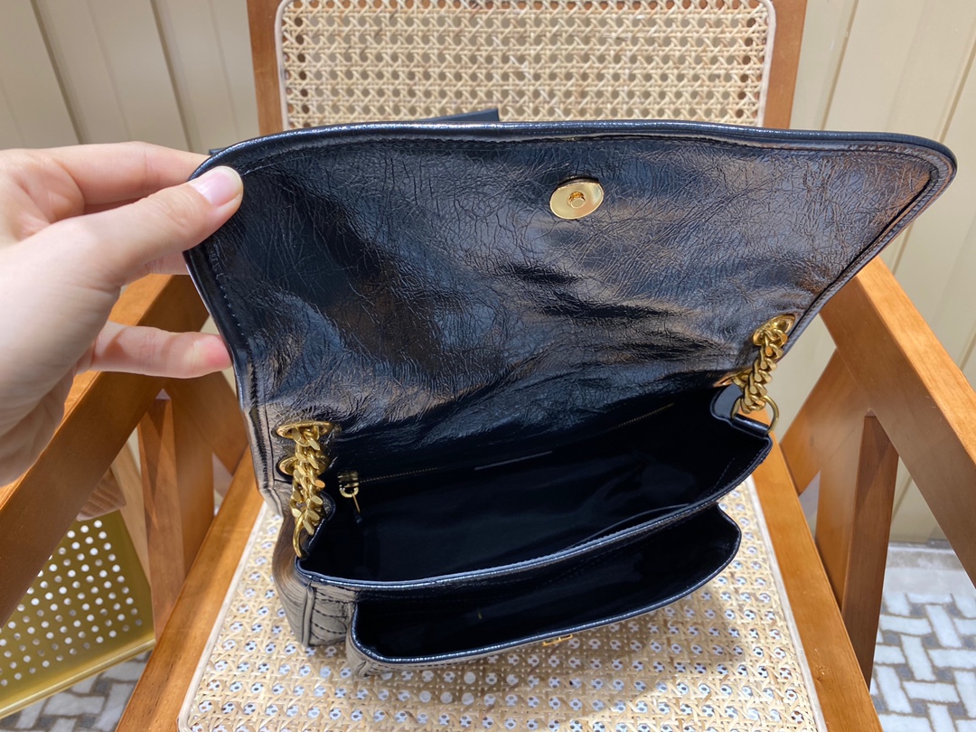 SAINT LAURENT  𝐍𝐢𝐤𝐢 28𝐜𝐦 #633158