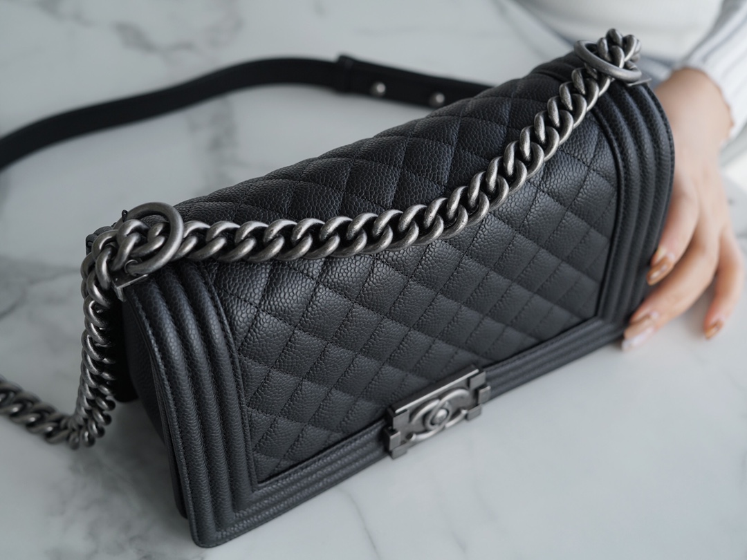 𝗖𝗵𝗮𝗻𝗲𝗹 𝗟𝗲𝗯𝗼𝘆 Imported custom caviar calfskin:Large ball pattern Medium Black Silver