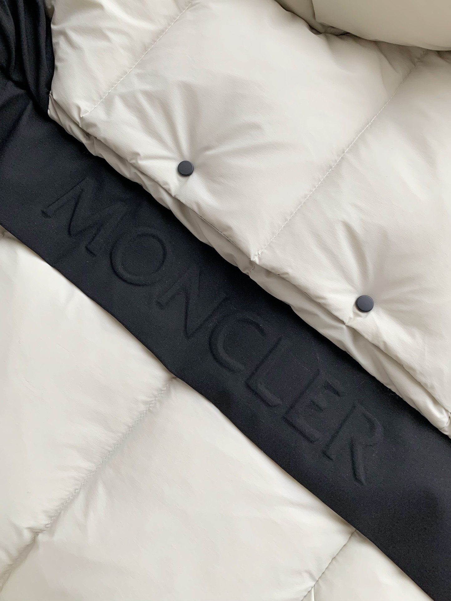 Moncler Montbeliard down jacket