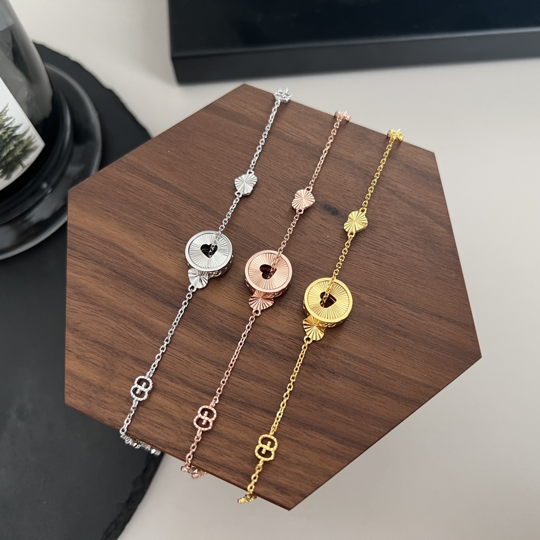 𝐆𝐮𝐜𝐜𝐢 New ICON series hollow heart-shaped pendant love bracelet