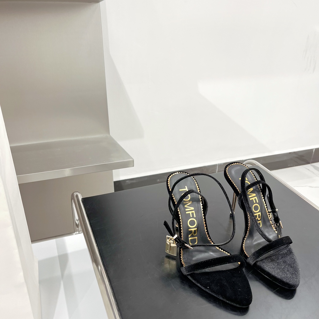 𝒕𝒐𝒎𝒇𝒐𝒓𝒅 𝟐𝟎𝟐𝟐/𝐒𝐒 𝐧𝐞𝐰 TF Tom Ford Gold Heel Padlock Sandals