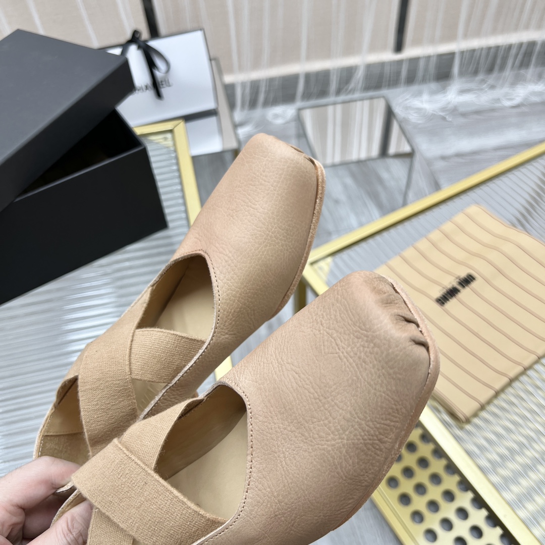 𝐔𝐌𝐀 𝐖𝐀𝐍𝐆｜𝟐𝟎𝟐𝟑/𝐒𝐒 𝐧𝐞𝐰  UMA WANG classic models retro do old ballet shoes