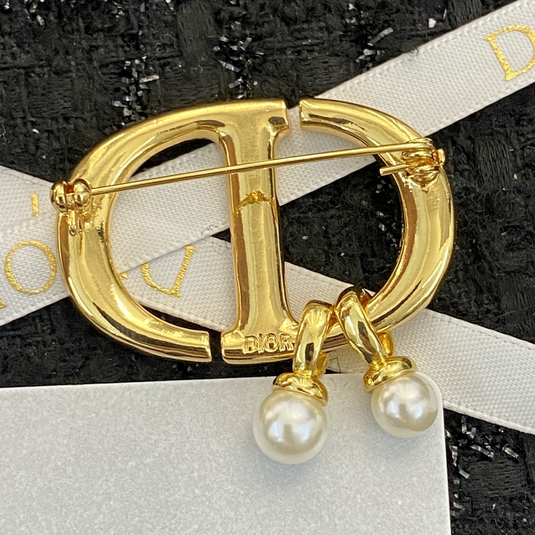 Dior CD brooch