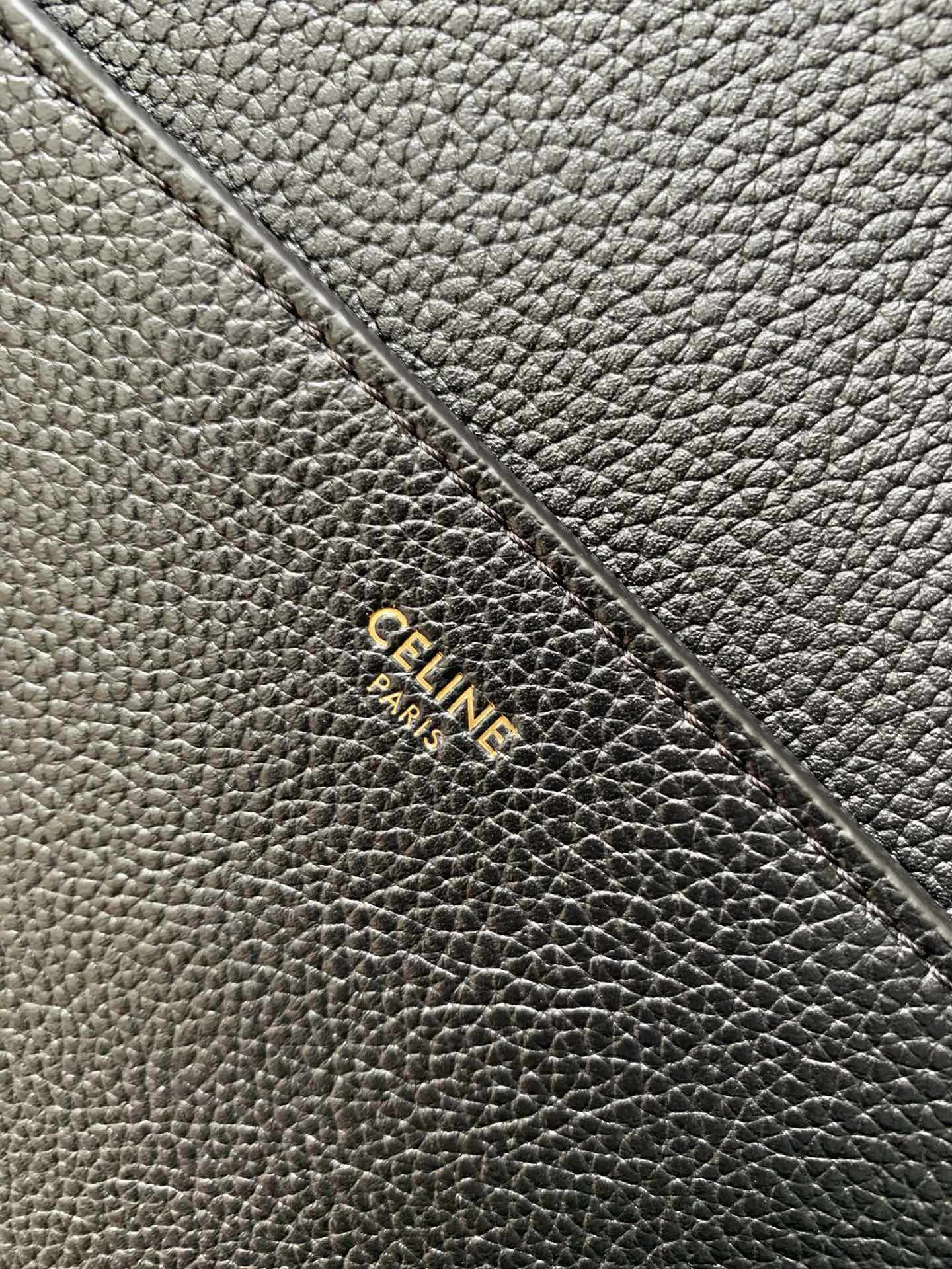 𝐂𝐞𝐥𝐢𝐧𝐞 SANGLE BUCKET bucket bag in soft grained calfskin