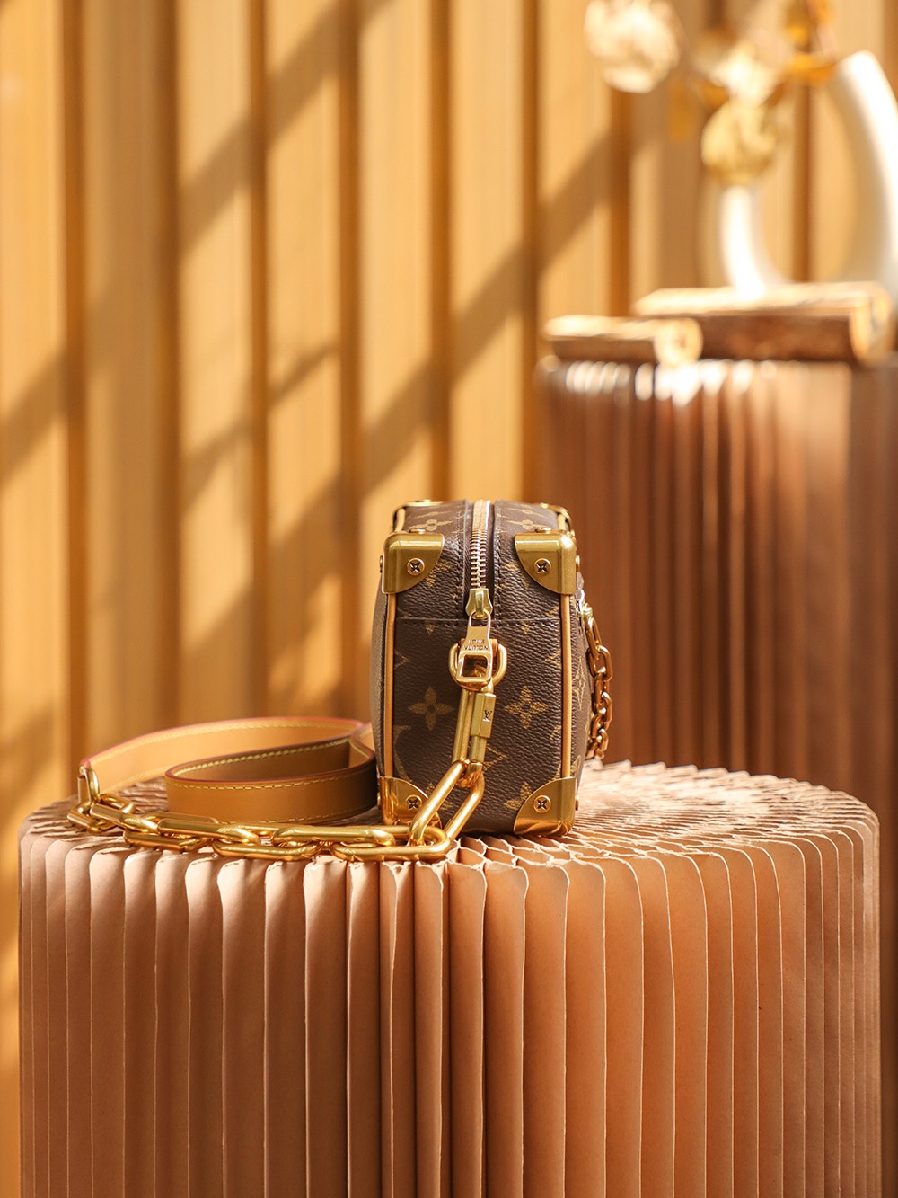 Louis Vuitton 𝐌𝐢𝐧𝐢 𝐒𝐨𝐟𝐭 𝐓𝐫𝐮𝐧𝐤 M68906#