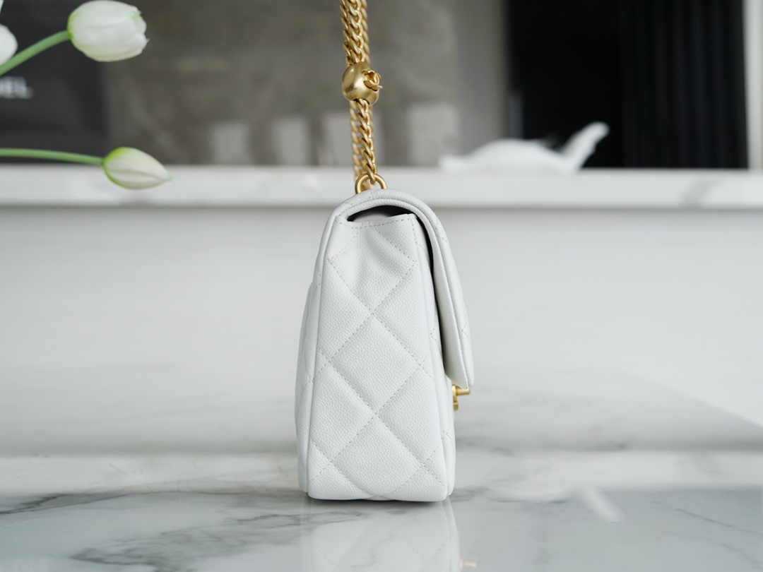 𝗖𝗛𝗔𝗡𝗘𝗟✦𝗖𝗹𝗮𝘀𝘀𝗶𝗰 𝗙𝗹𝗮𝗽23P spring and summer new love heart adjustment buckle large genuine leather