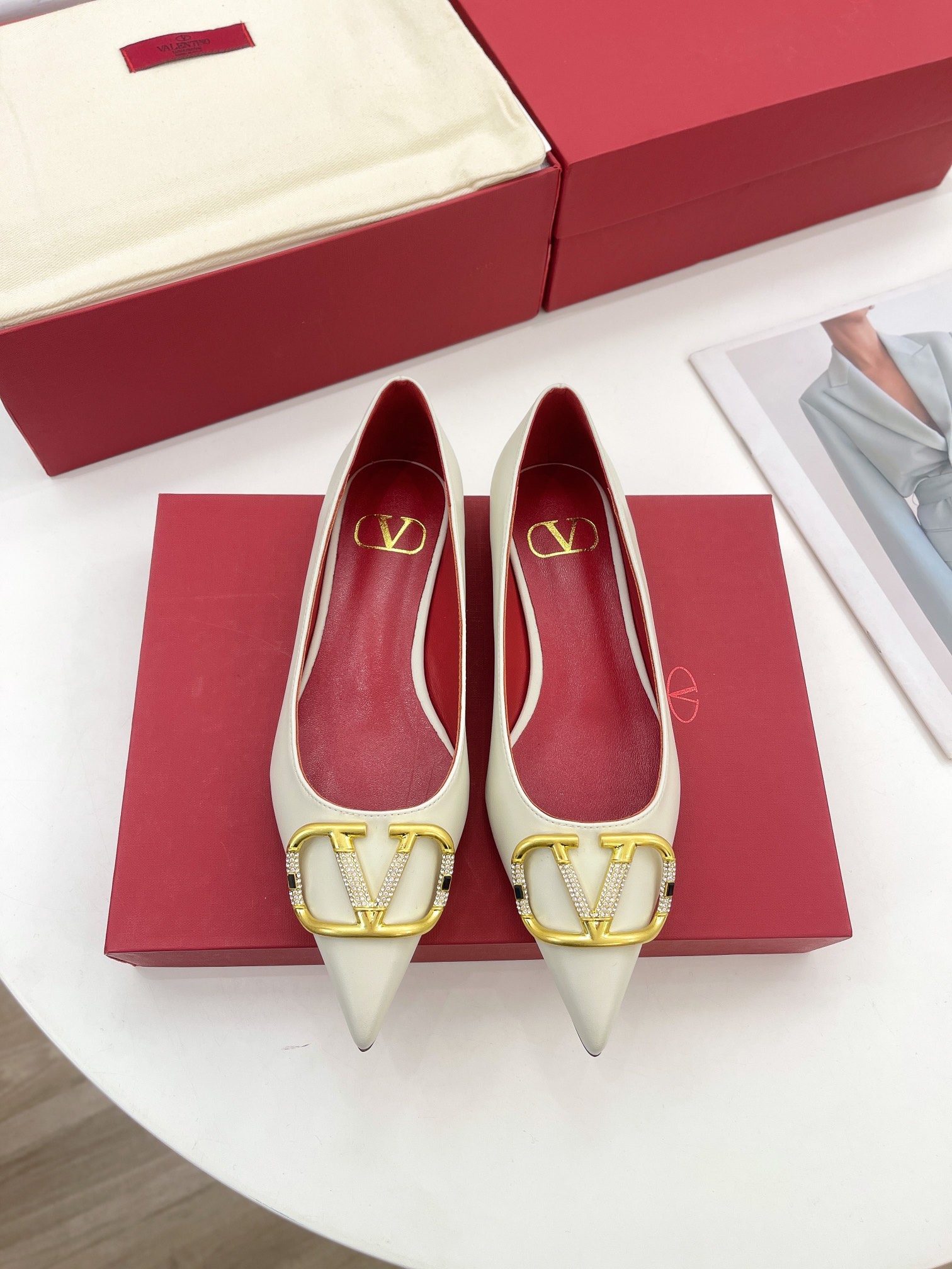 【Valentino】𝟐𝟎𝟐𝟏/𝐒𝐒 𝐧𝐞𝐰 Valentino 2022 spring and summer new large V diamond buckle high heels on the new